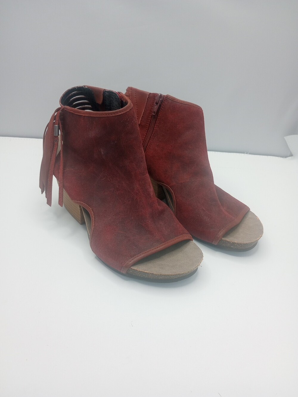 OTBT Free Spirit Fringed Wine Berry Suede Chunky Heeled Sandals Womens Size 9M